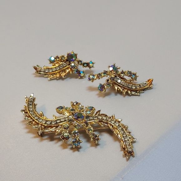 Beautiful  Har Hargo set of earrings and brooch. Goldtone - Picture 3 of 3